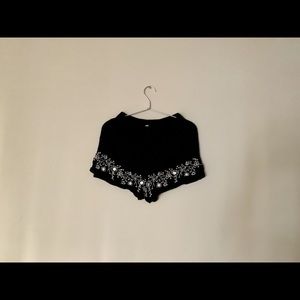 La hearts - embroidered tassel shorts